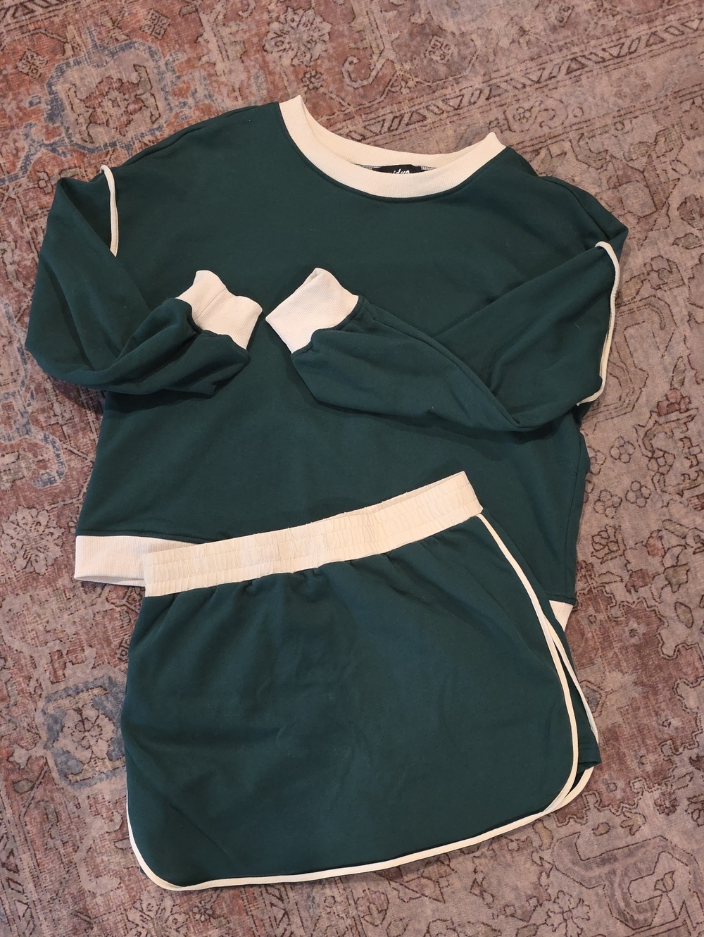 Green Contrast-Trim Women's Top and Skirt Set